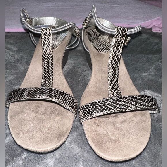 Style & Co Wedge Gold Sandal Size 9 - Picture 3 of 6